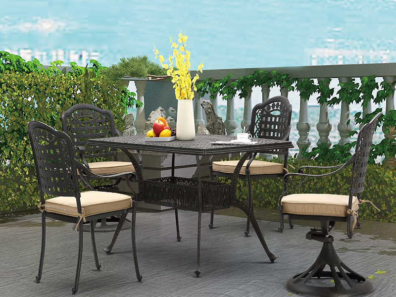 Three characteristics of cast aluminum tables and chairs