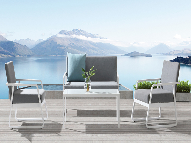 Challenge tradition! Fashion trends in outdoor aluminum furniture