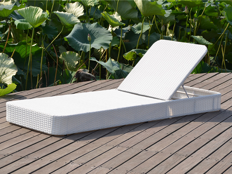 white rattan lounge, outdoor relaxation sunbed, aluminum frame rattan daybed YQ-RB-432